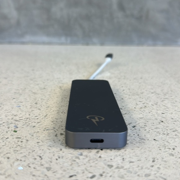 Charjen Pro premium hub. Compatible with all USB-C laptops tablets, and phones. - Picture 4 of 7